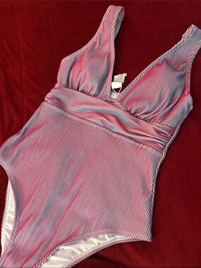 Cupshe Pink and White Striped V-Neck One-Piece Swimsuit